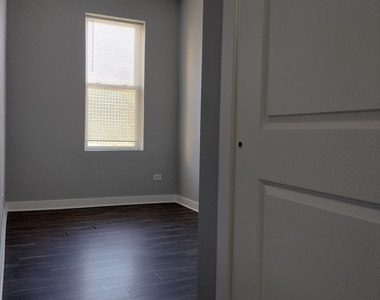 1945 W 48th Street - Photo Thumbnail 11