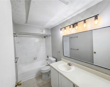 1244 Keys Lake Drive Ne - Photo Thumbnail 9