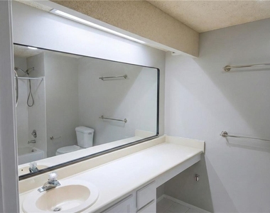 1244 Keys Lake Drive Ne - Photo Thumbnail 6