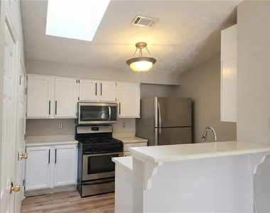 1244 Keys Lake Drive Ne - Photo Thumbnail 3