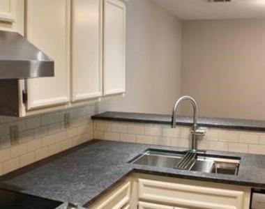 7936 Pecan Drive - Photo Thumbnail 6
