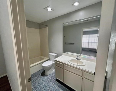 7936 Pecan Drive - Photo Thumbnail 9