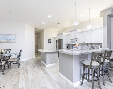 8641 Piazza Del Lago Circle - Photo Thumbnail 21