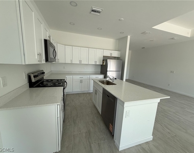 3005 31st Street W - Photo Thumbnail 8