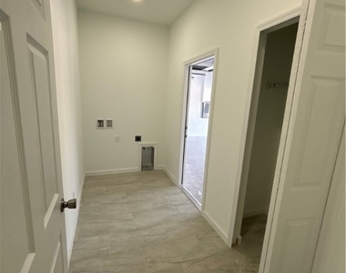 3005 31st Street W - Photo Thumbnail 11