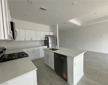 3005 31st Street W - Photo Thumbnail 4