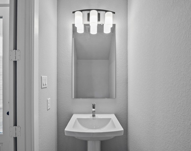 1519 Noble Park Drive - Photo Thumbnail 7