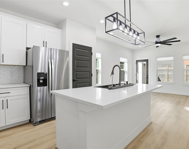 712 Delano Street - Photo Thumbnail 27