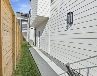 712 Delano Street - Photo Thumbnail 17