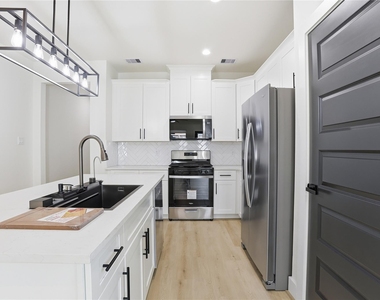 712 Delano Street - Photo Thumbnail 30