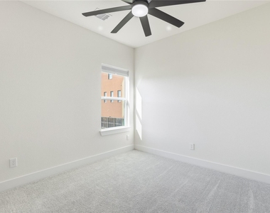 712 Delano Street - Photo Thumbnail 43