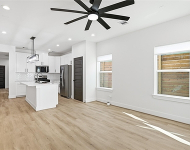 712 Delano Street - Photo Thumbnail 33