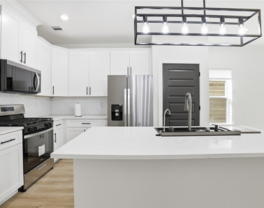 712 Delano Street - Photo Thumbnail 24