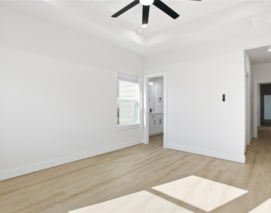 712 Delano Street - Photo Thumbnail 37