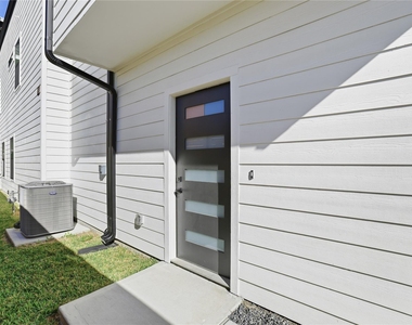 712 Delano Street - Photo Thumbnail 16