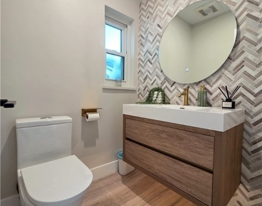 1495 Blue Point Avenue - Photo Thumbnail 9