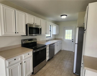 3820 20th Street W - Photo Thumbnail 4