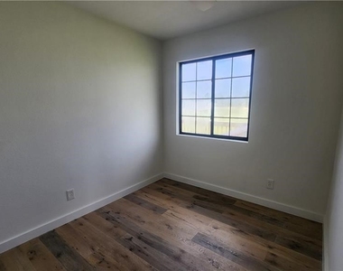 3820 20th Street W - Photo Thumbnail 1