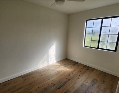 3820 20th Street W - Photo Thumbnail 2