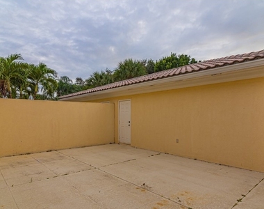 28576 Alessandria Circle - Photo Thumbnail 24