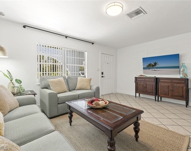 742 111th Avenue N - Photo Thumbnail 5