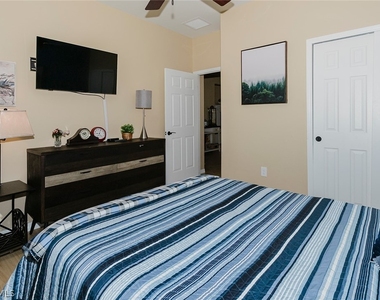6441 Liberty Street - Photo Thumbnail 11