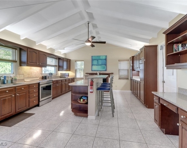 562 Goldcoast Court - Photo Thumbnail 9