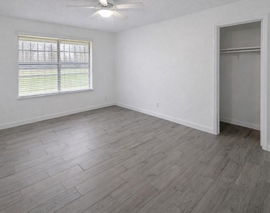 5815 Village Forest Court - Photo Thumbnail 11
