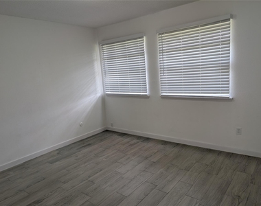 5815 Village Forest Court - Photo Thumbnail 7