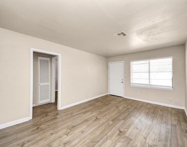 1320 Griffin Street - Photo Thumbnail 3