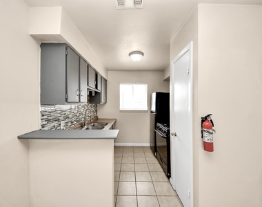1320 Griffin Street - Photo Thumbnail 5
