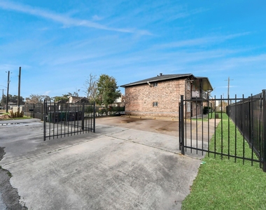 1320 Griffin Street - Photo Thumbnail 18