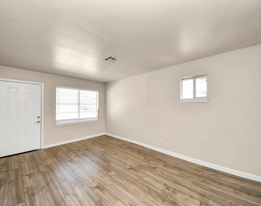 1320 Griffin Street - Photo Thumbnail 4