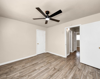 1320 Griffin Street - Photo Thumbnail 12
