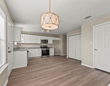 7134 Prairie Village Drive - Photo Thumbnail 3