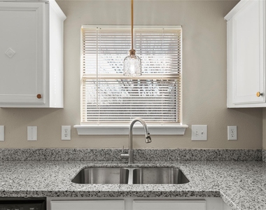 7134 Prairie Village Drive - Photo Thumbnail 12