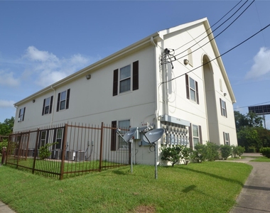 304 Dell Court - Photo Thumbnail 2