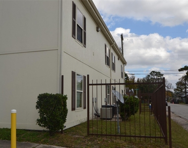 304 Dell Court - Photo Thumbnail 6