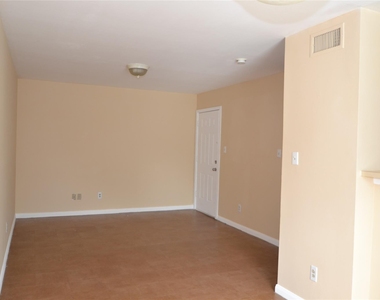 304 Dell Court - Photo Thumbnail 7