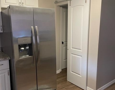 2206 Irwin Street - Photo Thumbnail 7