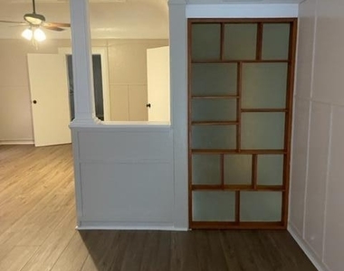 2206 Irwin Street - Photo Thumbnail 8