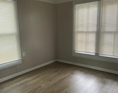 2206 Irwin Street - Photo Thumbnail 2