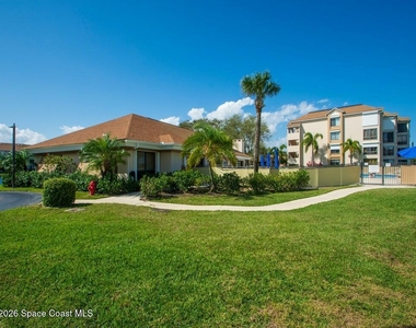 6240 E Mirror Lake Drive - Photo Thumbnail 12
