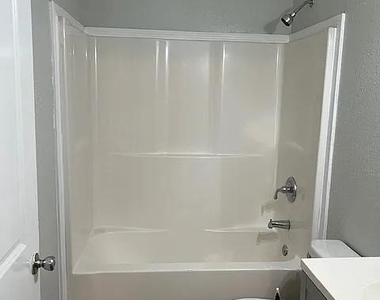 7813 Pruitt Drive - Photo Thumbnail 15