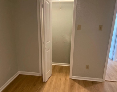 7813 Pruitt Drive - Photo Thumbnail 11