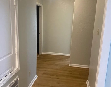 7813 Pruitt Drive - Photo Thumbnail 8