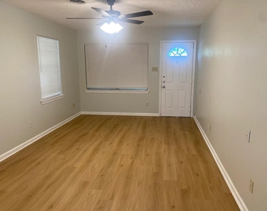7813 Pruitt Drive - Photo Thumbnail 3