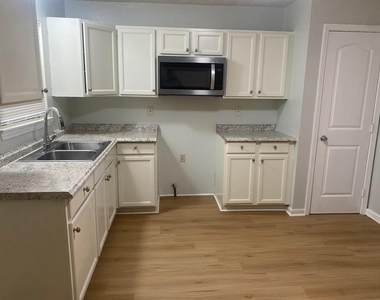 7813 Pruitt Drive - Photo Thumbnail 6