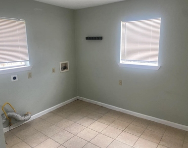 7813 Pruitt Drive - Photo Thumbnail 14