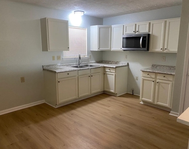 7813 Pruitt Drive - Photo Thumbnail 5